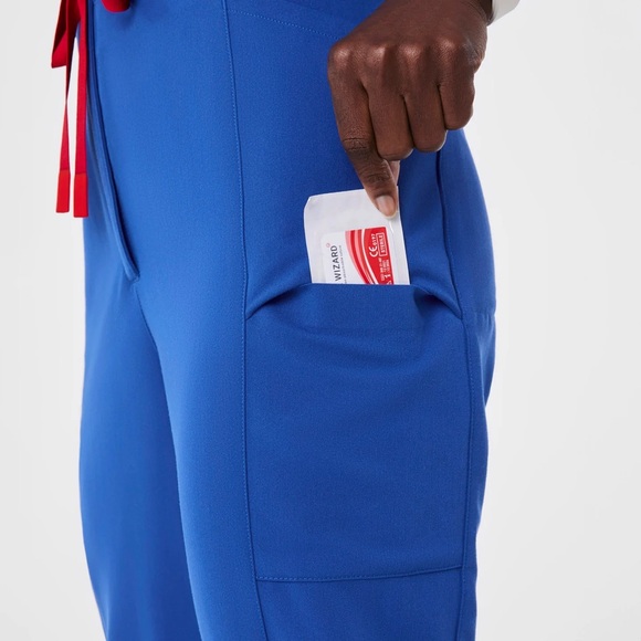 FIGS- Jane V-Neck Jogger ScrubJumpsuit in winning blue - Picture 5 of 9